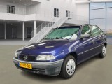  Opel  Astra 1.6i Young 