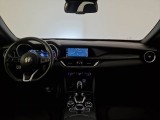  Alfa Romeo  Stelvio ALFA ROMEO  / 2017 / 5P / SUV 2.2 TD 210 CV SUPER AT8 Q4 #3