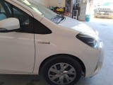  Toyota  Yaris TOYOTA  / 2017 / 5P / BERLINA 1.5 HYBRID BUSINESS #33