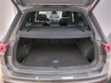  Volkswagen  Tiguan VOLKSWAGEN  / 2016 / 5P / SUV 2.0 TDI 150 DSG7 Black R-Line(SP) #9